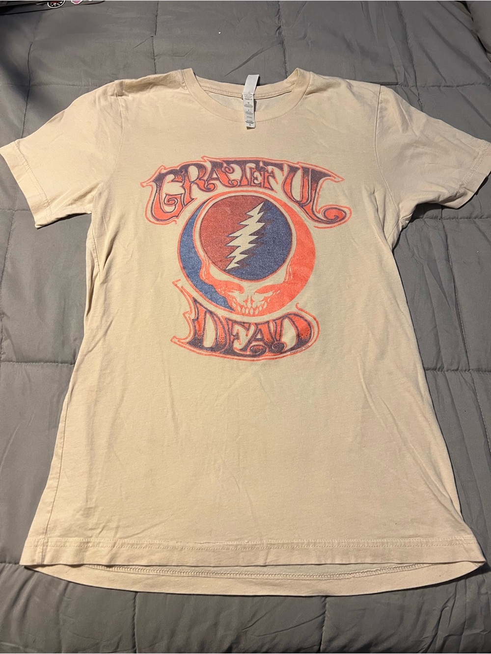 Grateful Dead Beige Graphic Tee with Red & Blue Skull Logo